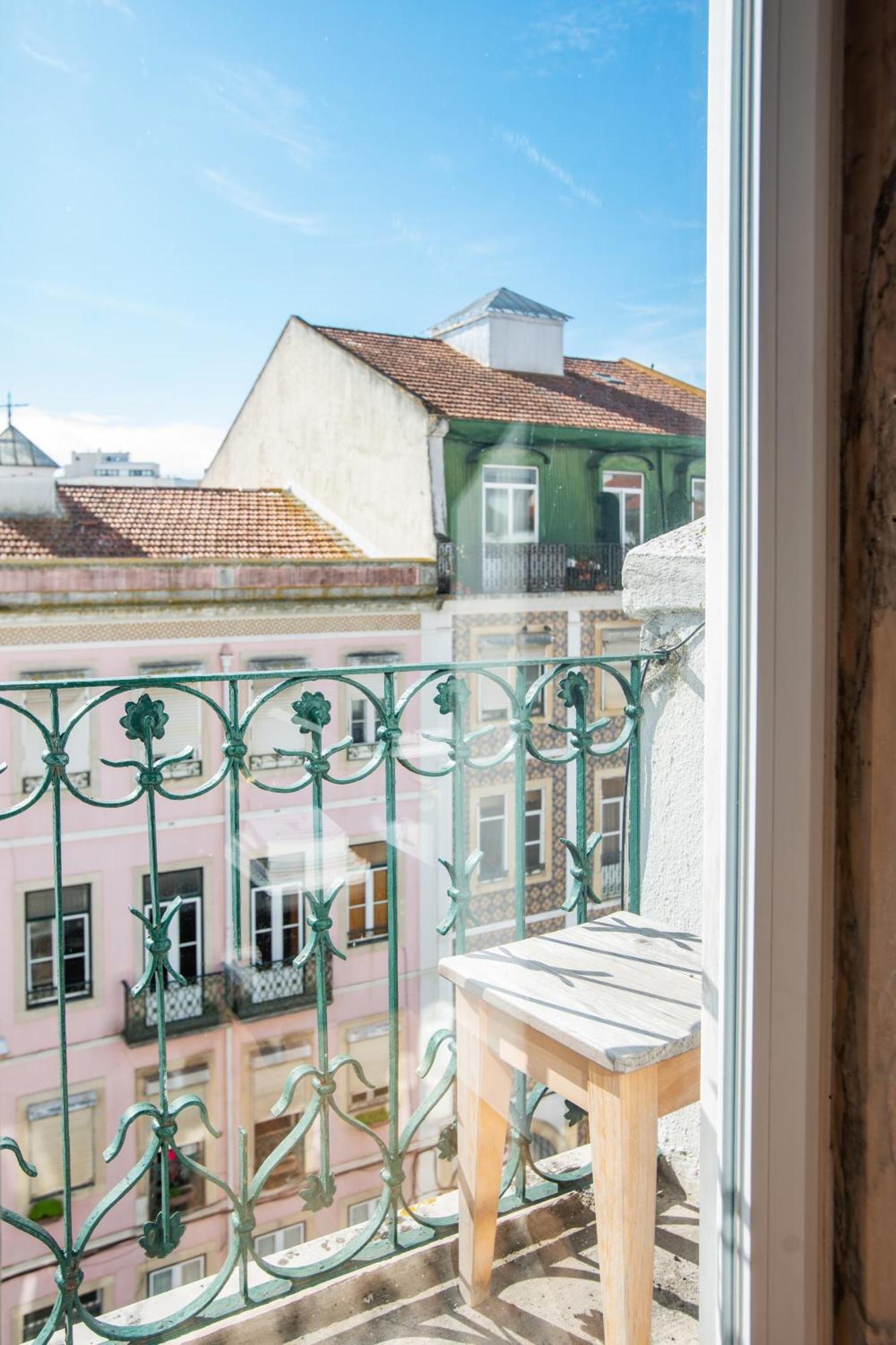 Bright Apartment In Lisbon Exterior photo
